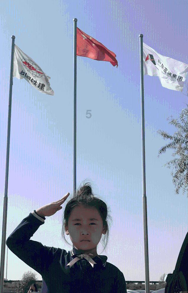 救援传统的印度女孩
